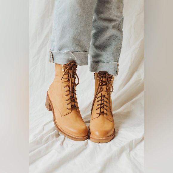 Seychelles Shoes - NEW Seychelles Irresistible Combat Boots 10 TAN